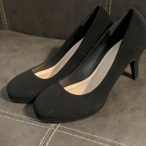 Manhattan Collection Andi Size 10 with box